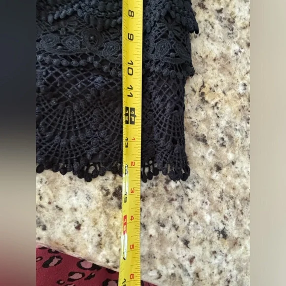 Bebe adorable size 2 lace skirt. Side zip. Fully‎ lined. New without tags. - Picture 4 of 7